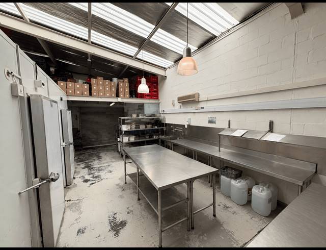 172M² FACTORY TO LET IN WOODSTOCK